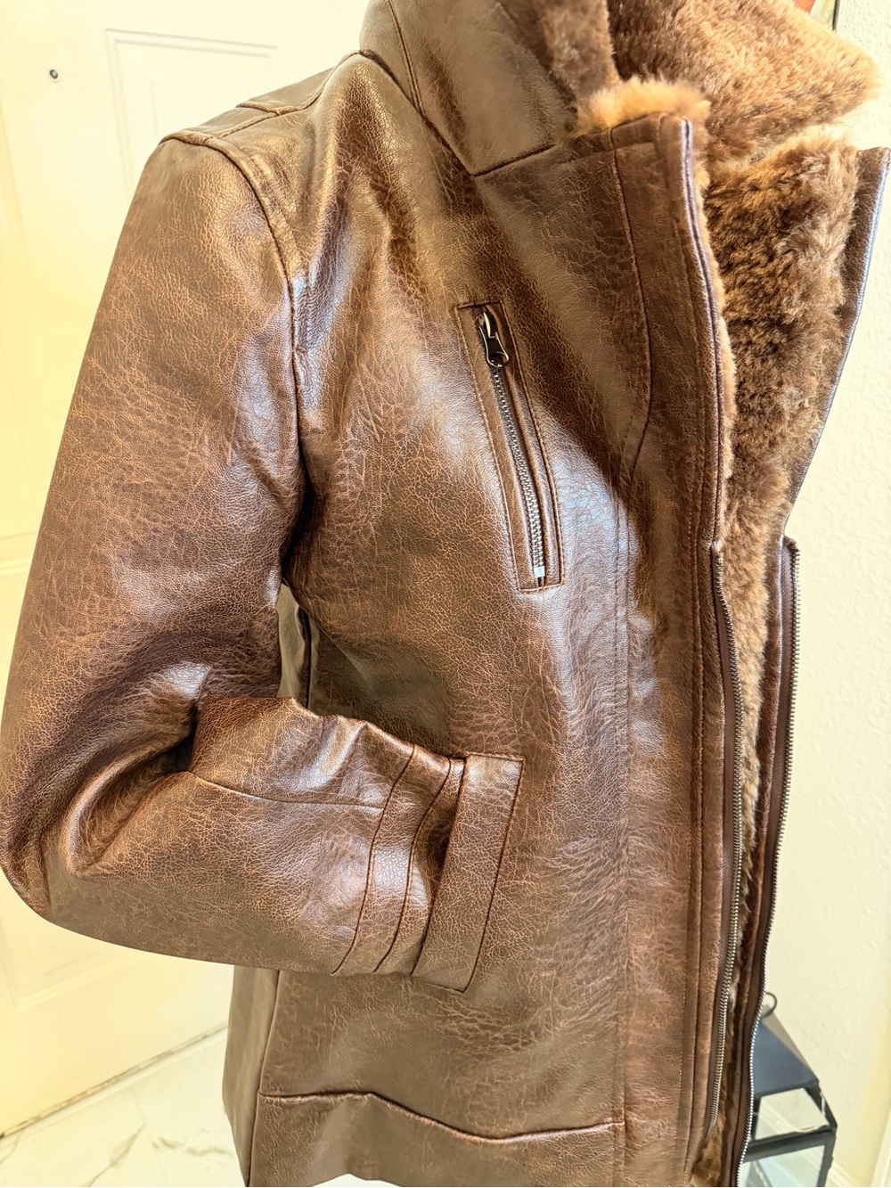 Women’s Brown Shearling-Lined Leather Jacket - Picture 4 of 7